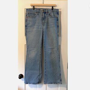Madewell 11” High Rise Flare Denim Jeans Women’s 14W Medium Wash - small rip!